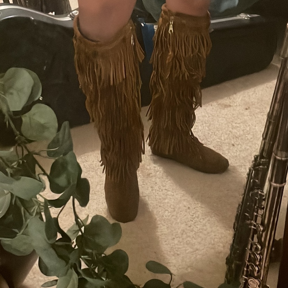 Minnetonka 5 Fringe Layer Boot - image 6